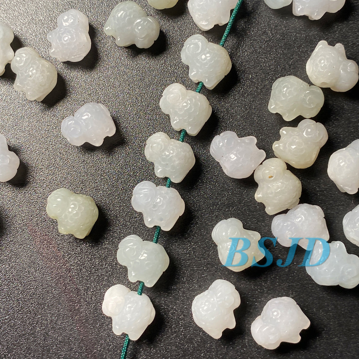 Große Lochperlen Natürlicher guatemaltekischer Jadeit Helldurchscheinende blaue Jade der Güteklasse A DIY-Ohrringe Perle Guatemala-Jade-Anhängerperle