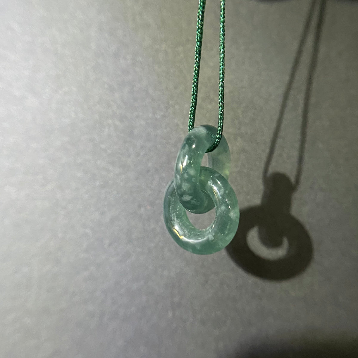 Große Lochperlen Natürlicher guatemaltekischer Jadeit Helldurchscheinende blaue Jade der Güteklasse A DIY-Ohrringe Perle Guatemala-Jade-Anhängerperle