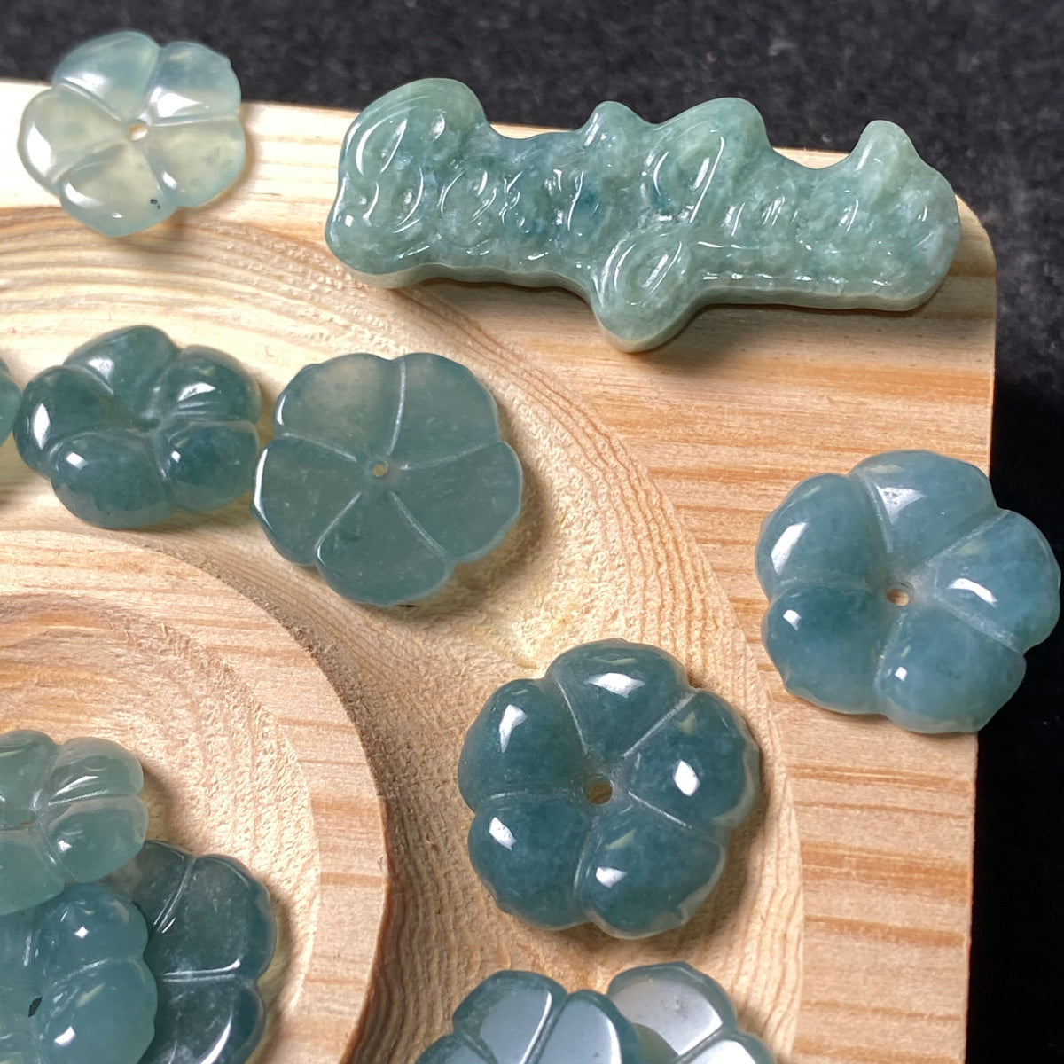 Große Lochperlen Natürlicher guatemaltekischer Jadeit Helldurchscheinende blaue Jade der Güteklasse A DIY-Ohrringe Perle Guatemala-Jade-Anhängerperle