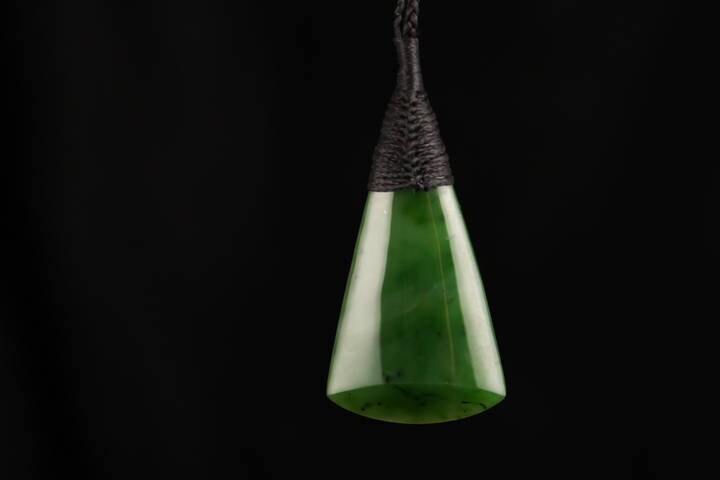 Green Nephrite Jade Hei Toki Pendant Necklace NZ NEW ZEALAND Maori Style Greenstone Pounamu With black string
