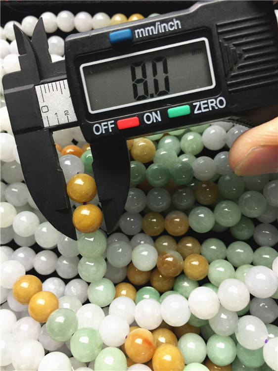 Zertifizierter natürlicher Jadeit der Güteklasse A. Handwebschnur. Handgeschnitzte Halskette. Mädchenkette. Runde Perle. Größe: 8 x 8 mm. Grüner Edelstein aus Burma