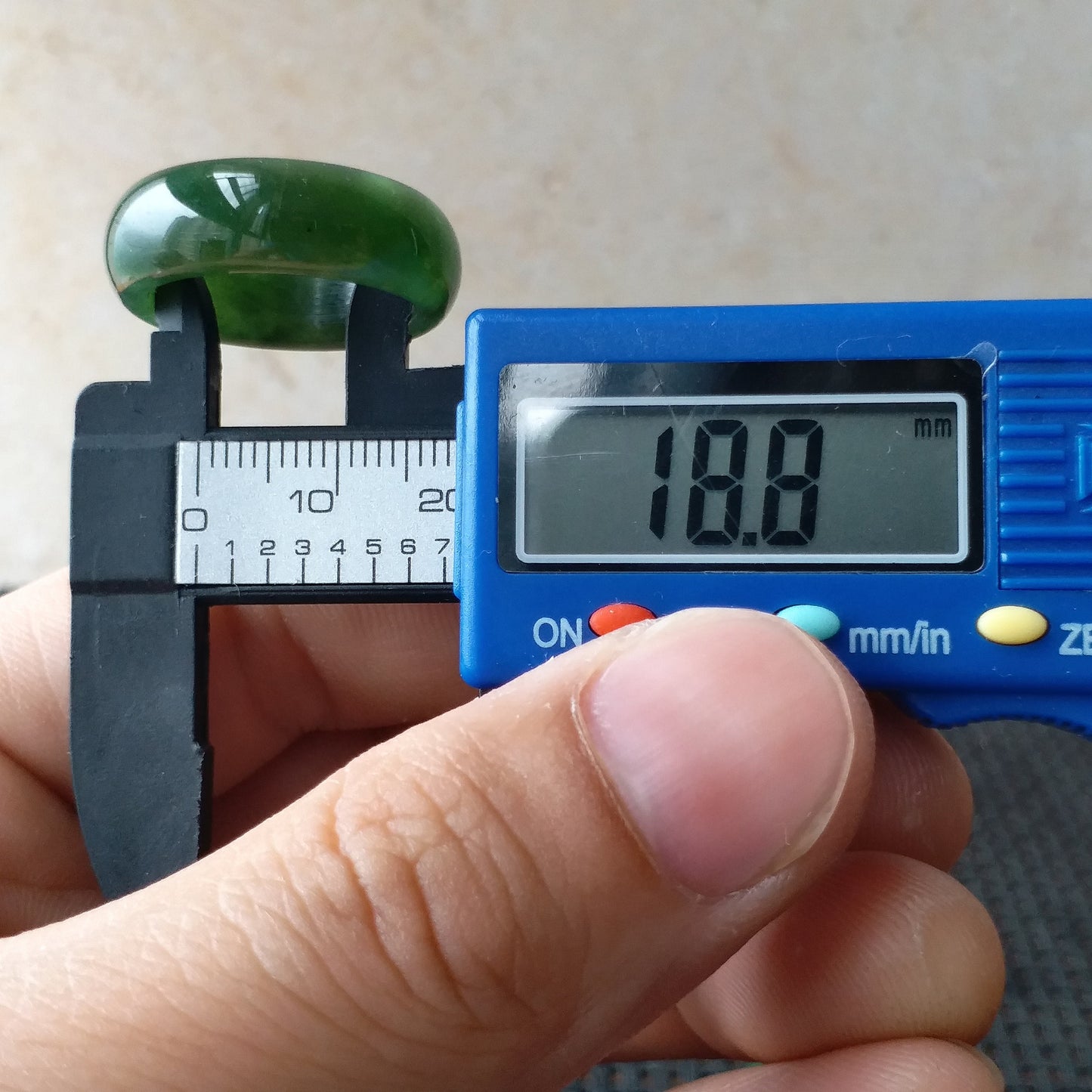 US-Größe 5-10 Zertifizierter Nephrit-Ring oder Anhänger aus kanadischer Jade, natürlicher Grünstein fällt. Anhänger Preceptee NZ-Jade-Maori-Ring