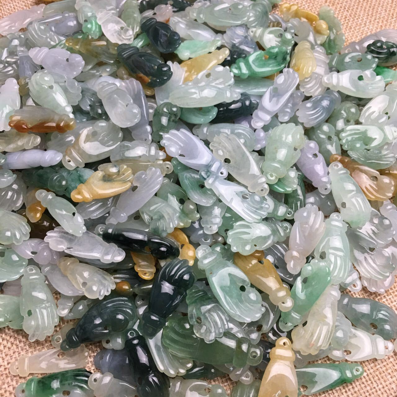 6 Stück Buddha Guanyin kleiner Handanhänger Natürlicher Stein der Güteklasse A Grüner Jade ICE Jadeit Chinesische geschnitzte Myanmar-Halskette Blume f.