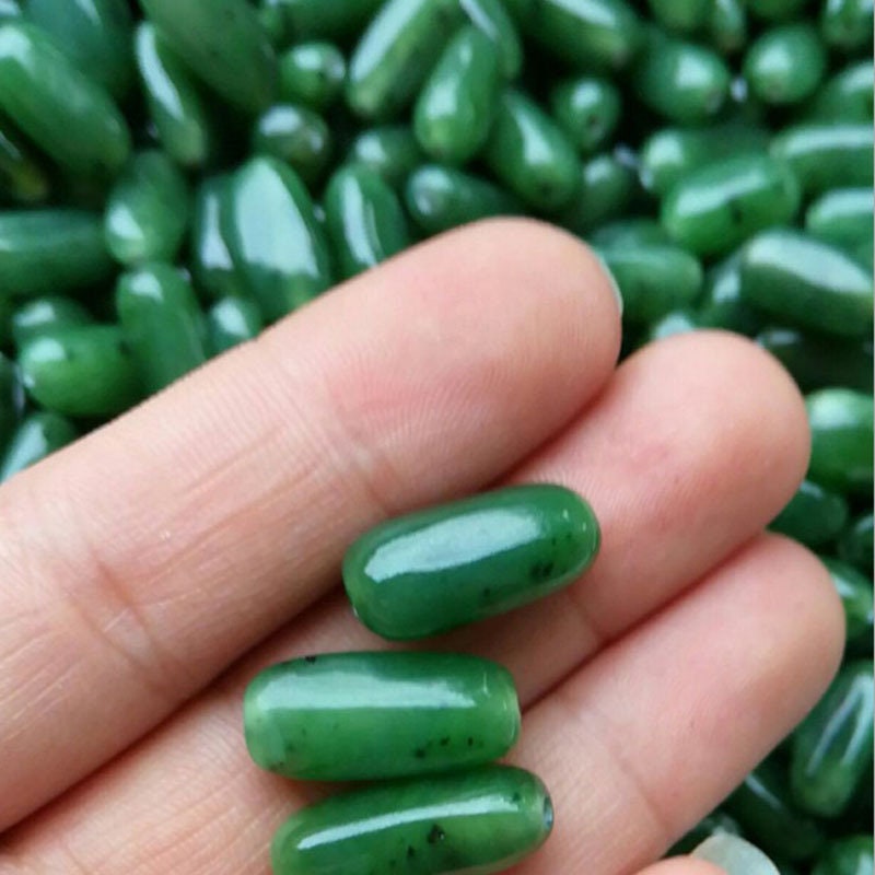 10 Stück natürliche kanadische Jade Nephrit Blume Grünstein Pounamu Perlen Perle Maori Stil neuseeländische Jade