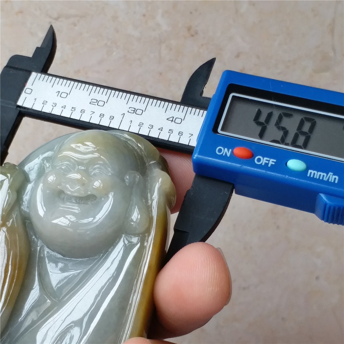 Dharma Yellow Grade A jade Hand pieces Massage Hand craved Natural Green Jadeite BEADS Pendant Gemstone A stone car Hanging 翡翠A货手把件
