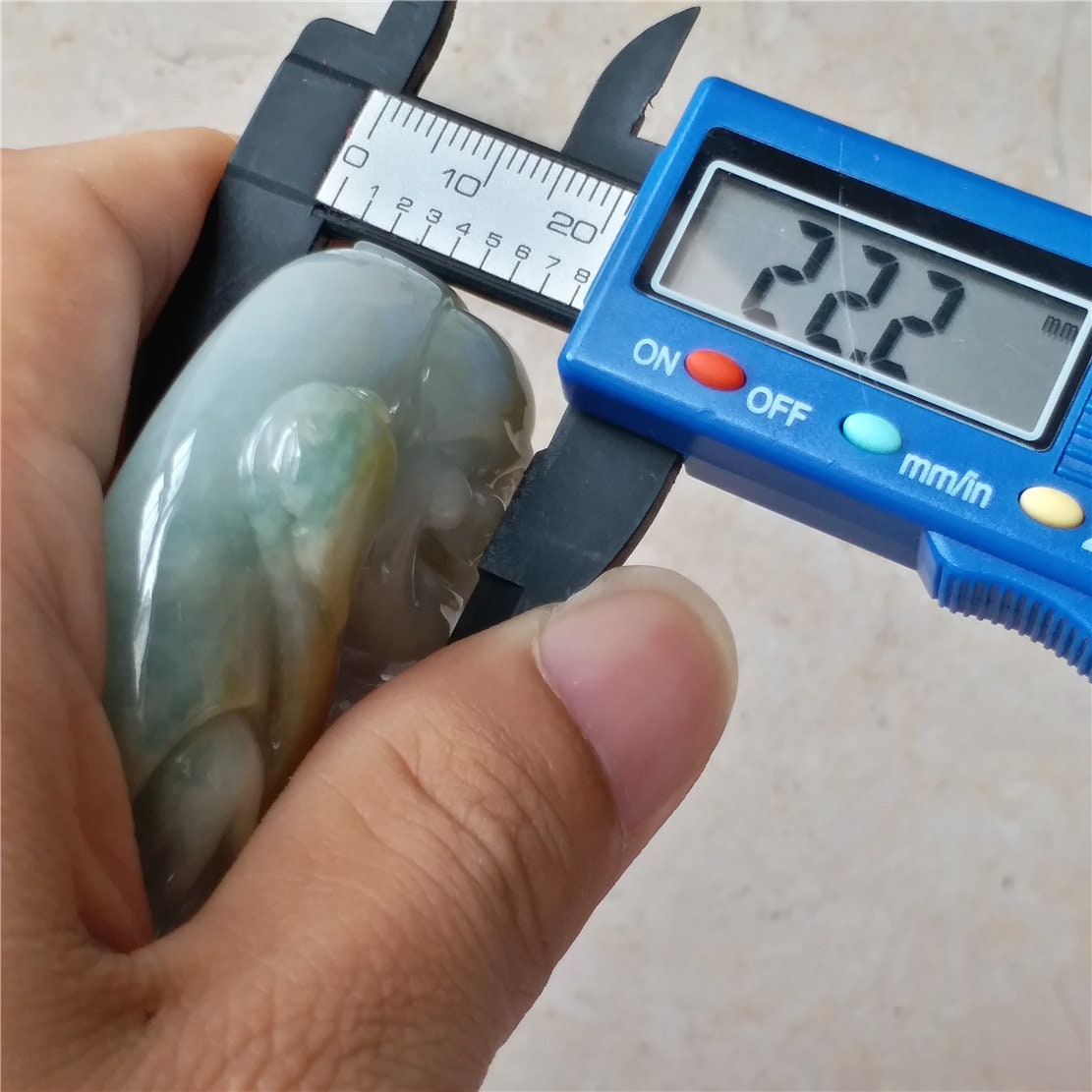 Dharma Yellow Grade A jade Hand pieces Massage Hand craved Natural Green Jadeite BEADS Pendant Gemstone A stone car Hanging 翡翠A货手把件