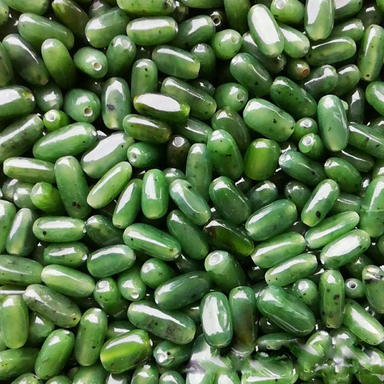 10 Stück natürliche kanadische Jade Nephrit Blume Grünstein Pounamu Perlen Perle Maori Stil neuseeländische Jade