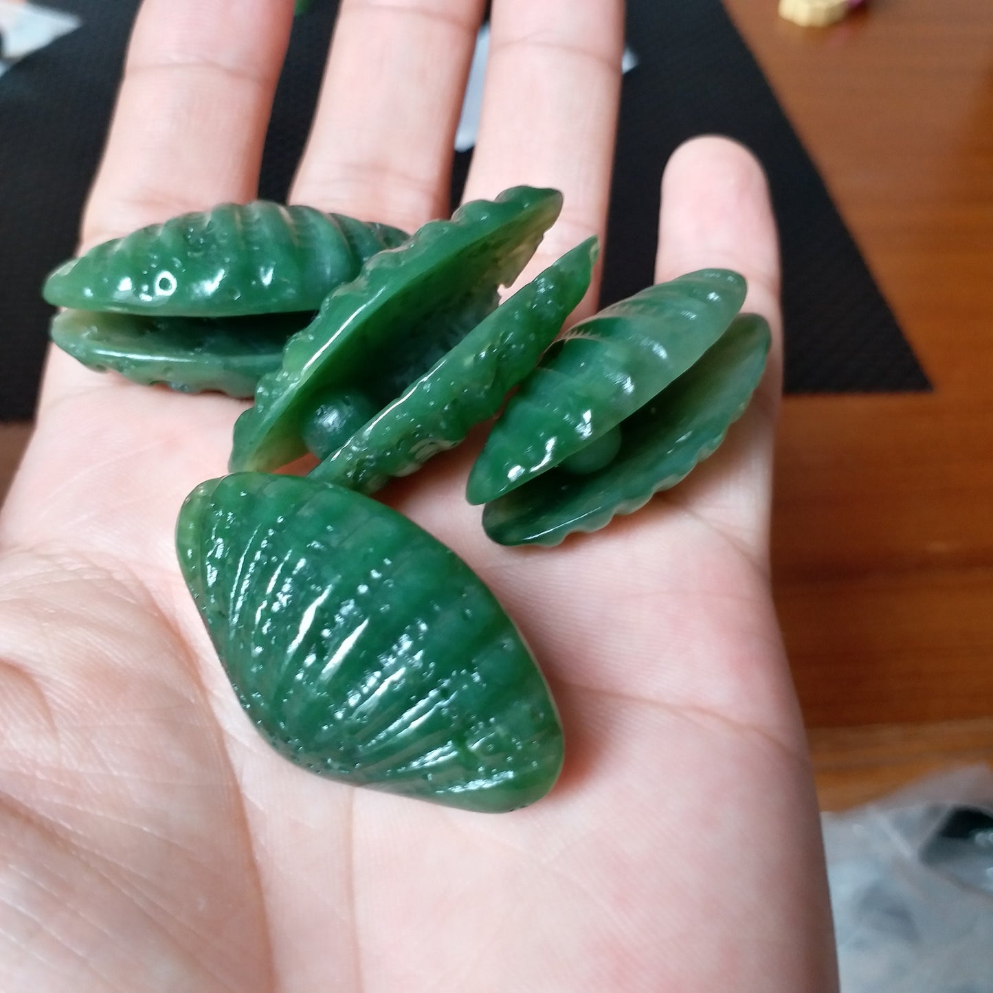 1 STÜCK Ausgehöhlte Sseashell Coquille Perlen Kanadische Jade Nephrit Grüner Jaspis BC Greenstone Pounamu Anhänger Halskette Perle NZ Jadeware