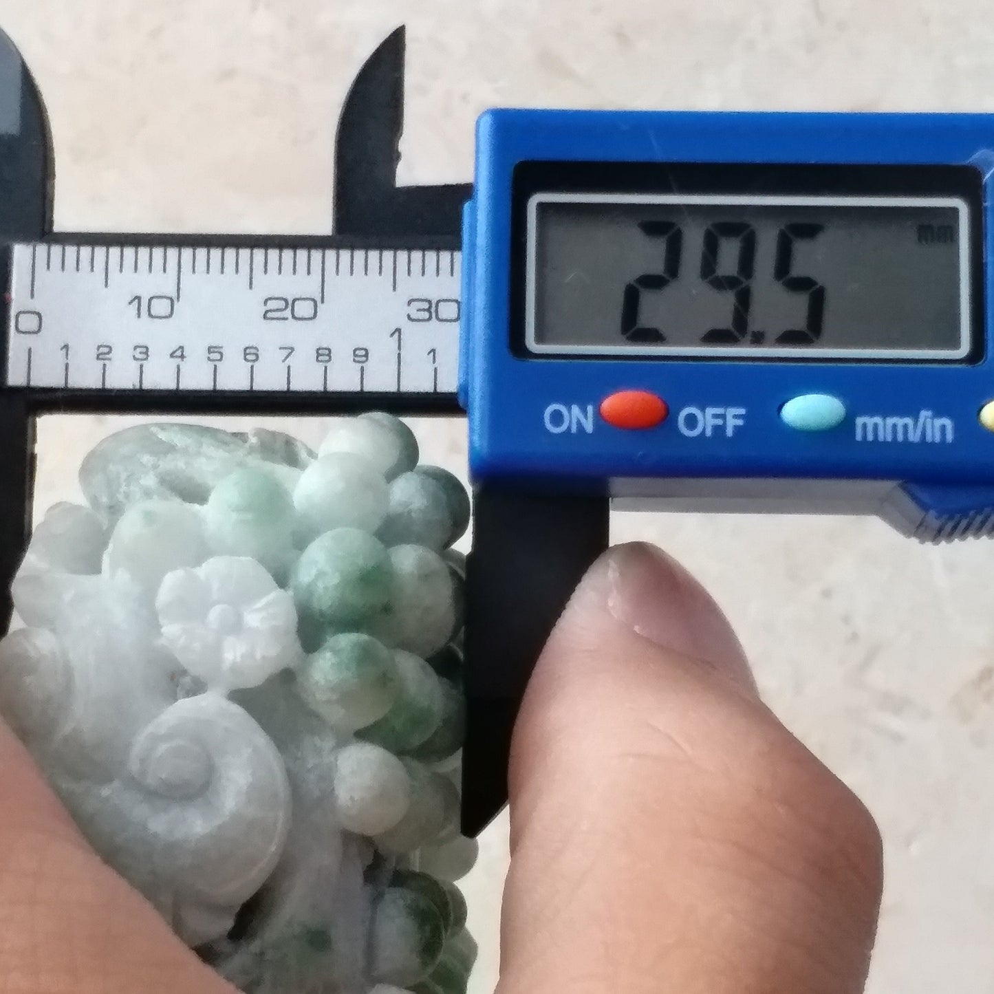 Hand Held Massage Jadeite Big pendant No polishing Hand craved Natural(Grade A)Green Burma jade BEADS Anhänger Gemstone Hanging A stone