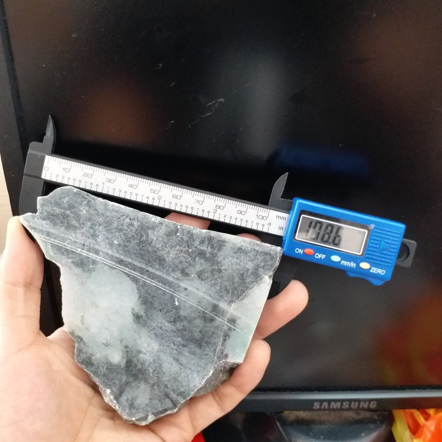 433g Natürliche unregelmäßige Form Schnee-Jadeit Rohstein Burma Jade-Vorform der Güteklasse A Rauer Jade-Burma-Stein Grüne Jade Eis-Jadeit 14