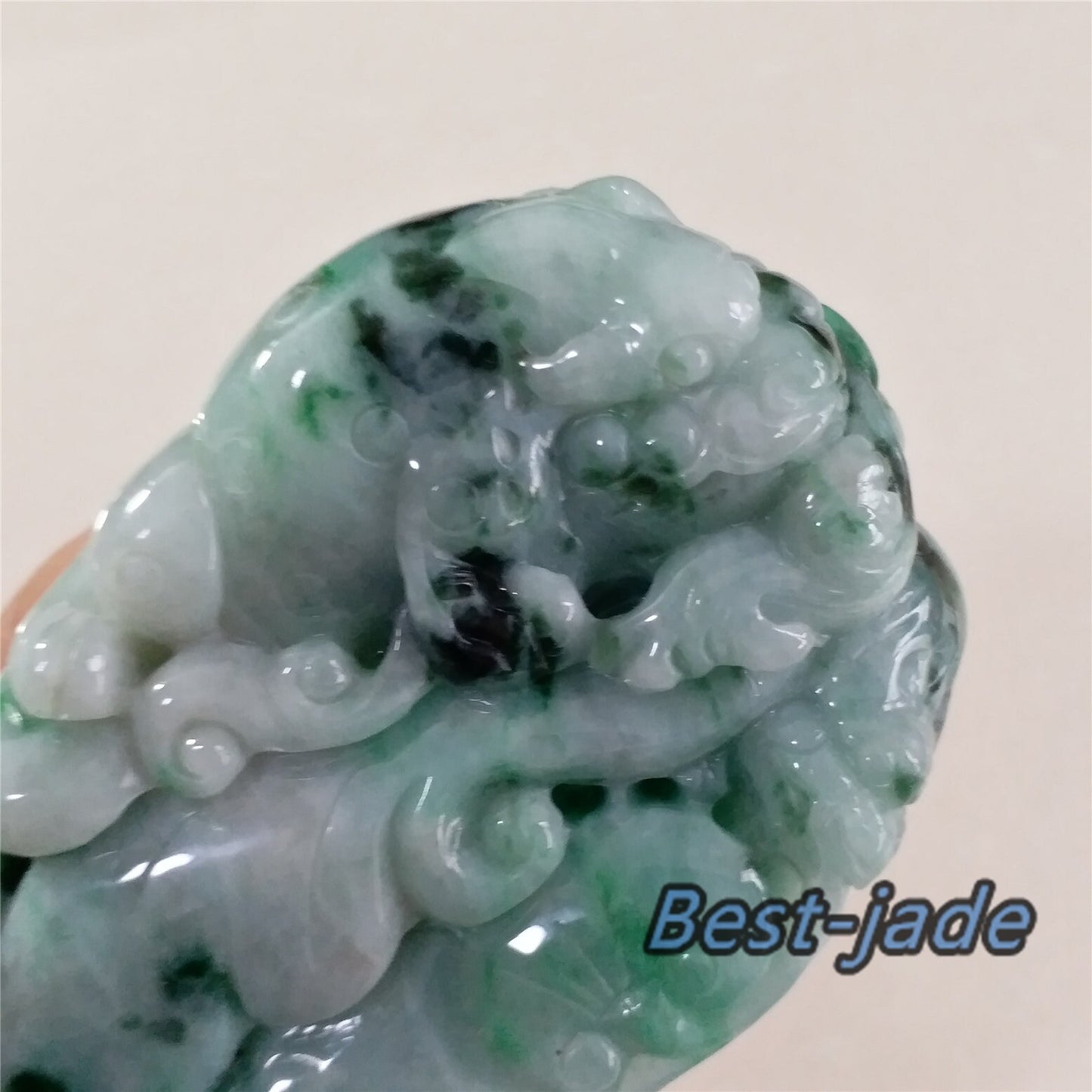 Natural Green Dragon Hand held Massage Jadeite Hand craved Natural Burma Jade BEADS Anhänger Gemstone Hanging A stone