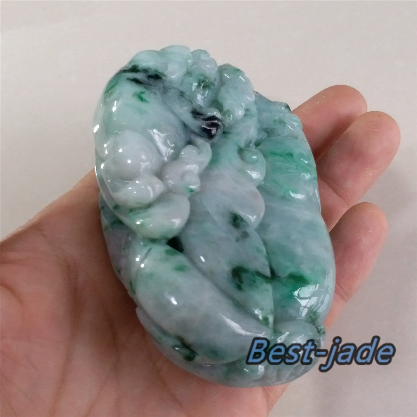 Natural Green Dragon Hand held Massage Jadeite Hand craved Natural Burma Jade BEADS Anhänger Gemstone Hanging A stone