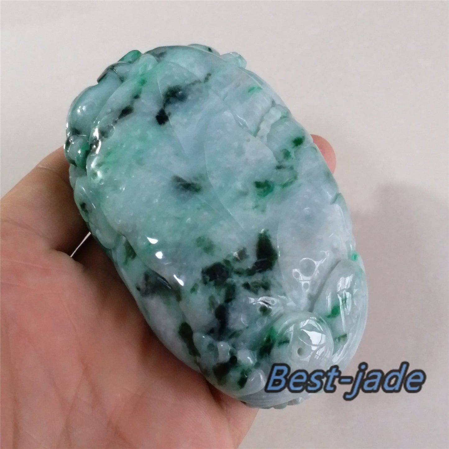 Natural Green Dragon Hand held Massage Jadeite Hand craved Natural Burma Jade BEADS Anhänger Gemstone Hanging A stone
