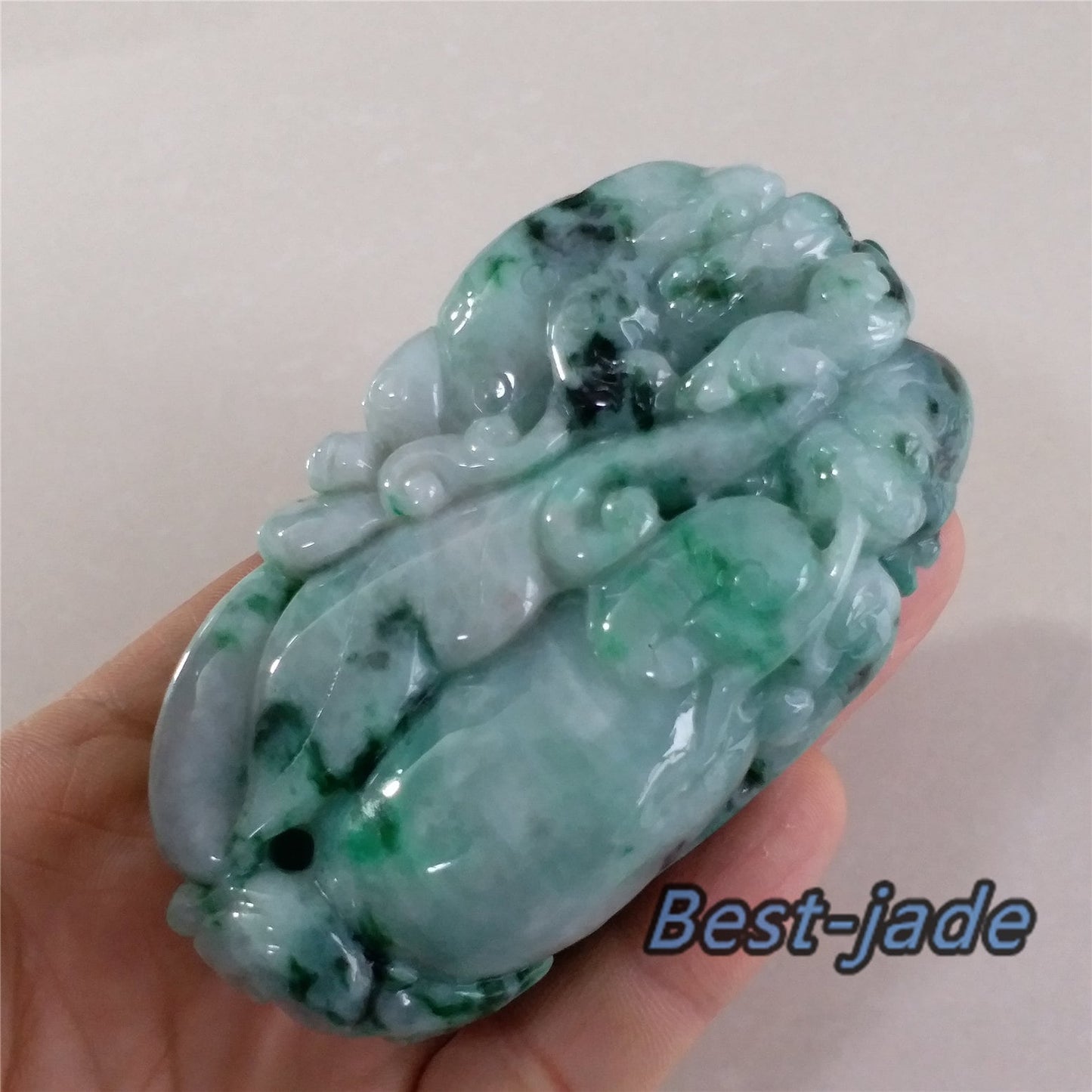 Natural Green Dragon Hand held Massage Jadeite Hand craved Natural Burma Jade BEADS Anhänger Gemstone Hanging A stone