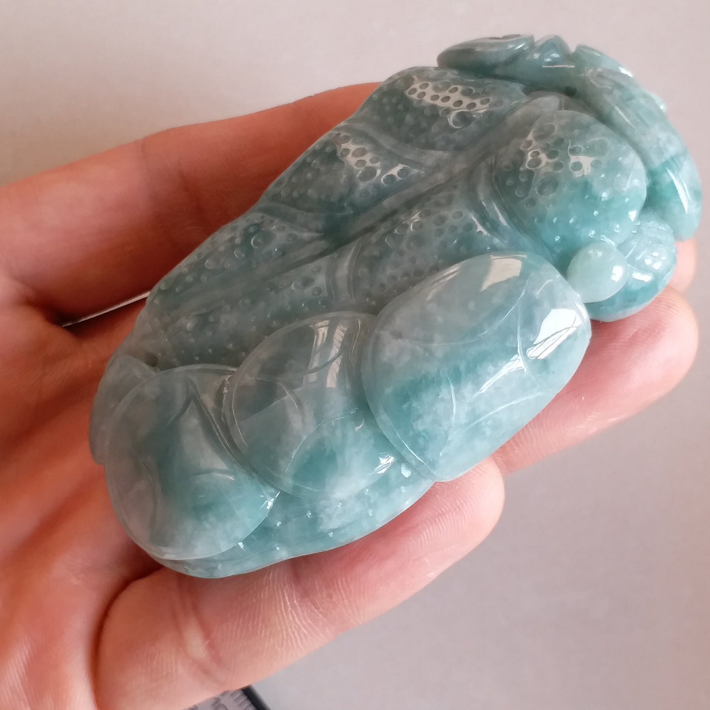Natural Green Pixiu Hand held Massage Jadeite Hand craved Natural Burma Jade BEADS Anhänger Gemstone Hanging A stone
