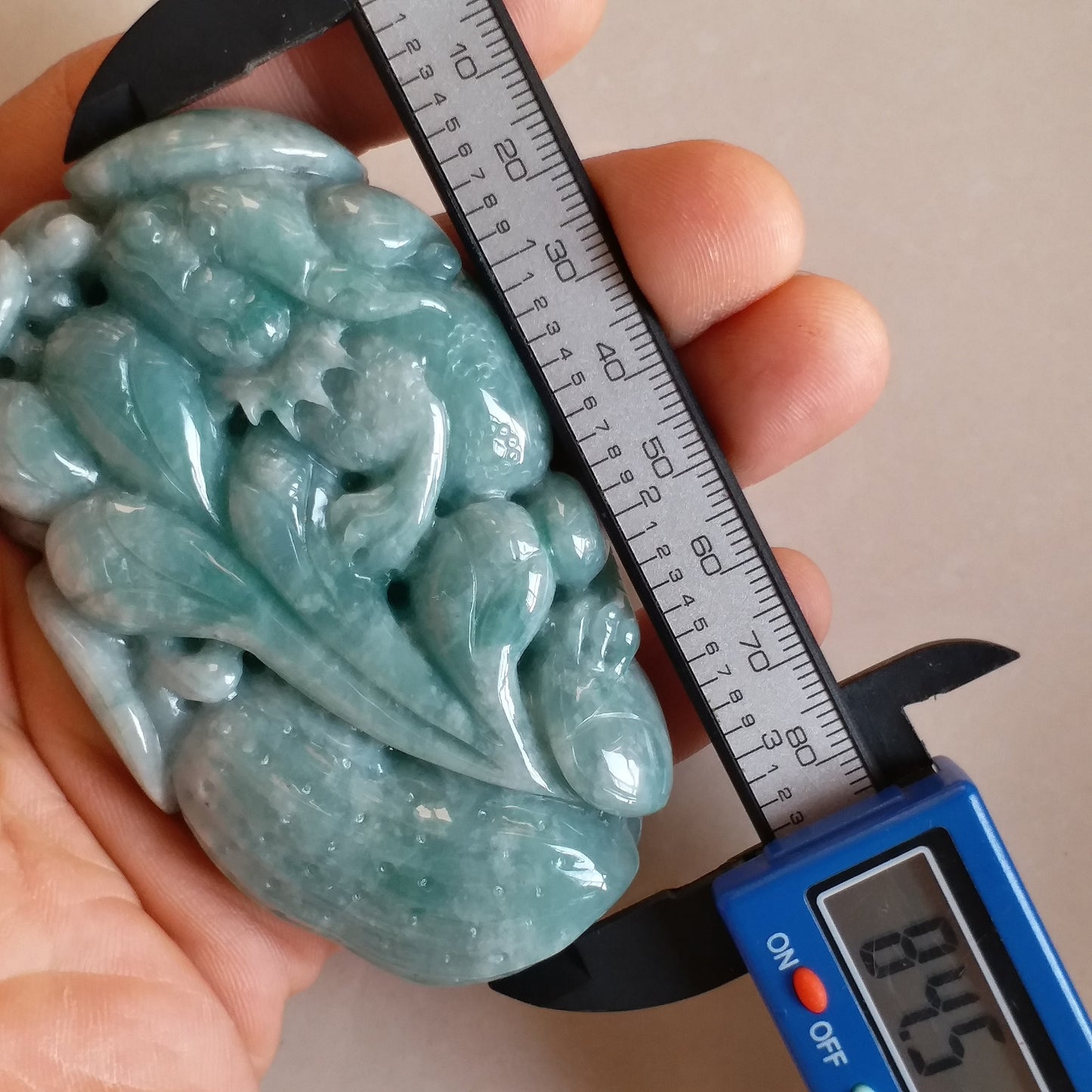 Natural Green Pixiu Hand held Massage Jadeite Hand craved Natural Burma Jade BEADS Anhänger Gemstone Hanging A stone