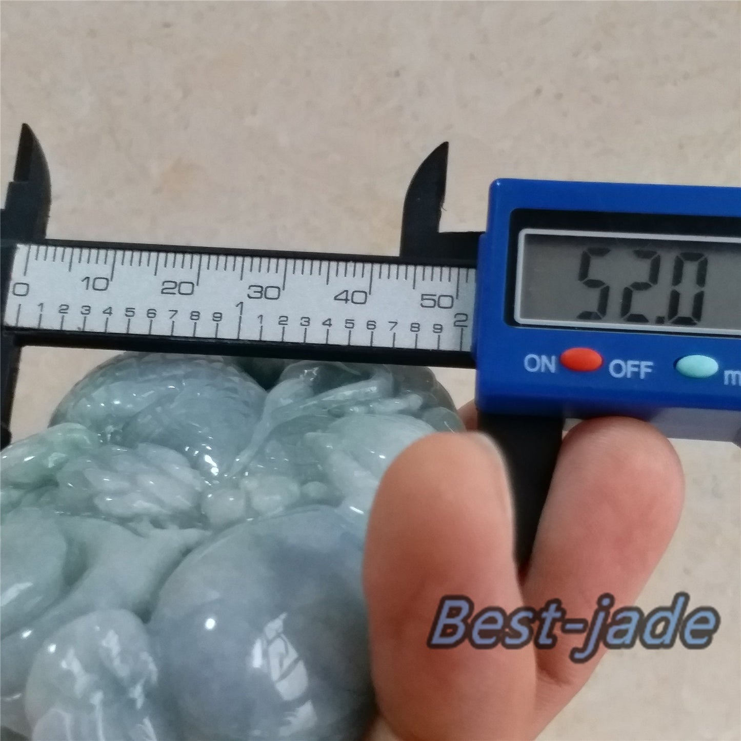 Natural Dragon Hand held Massage Jadeite Hand craved Natural Burma Jade BEADS Anhänger Gemstone Hanging A stone