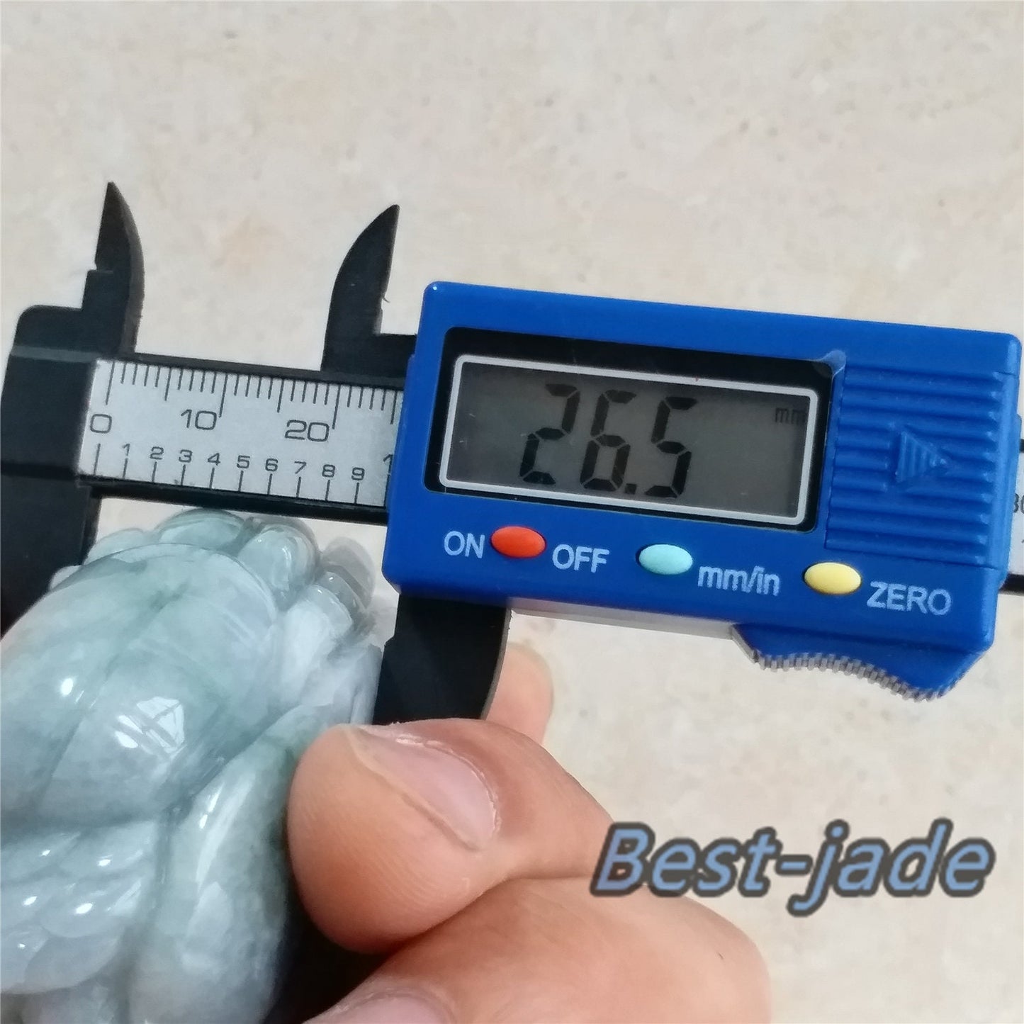 Natural Dragon Hand held Massage Jadeite Hand craved Natural Burma Jade BEADS Anhänger Gemstone Hanging A stone
