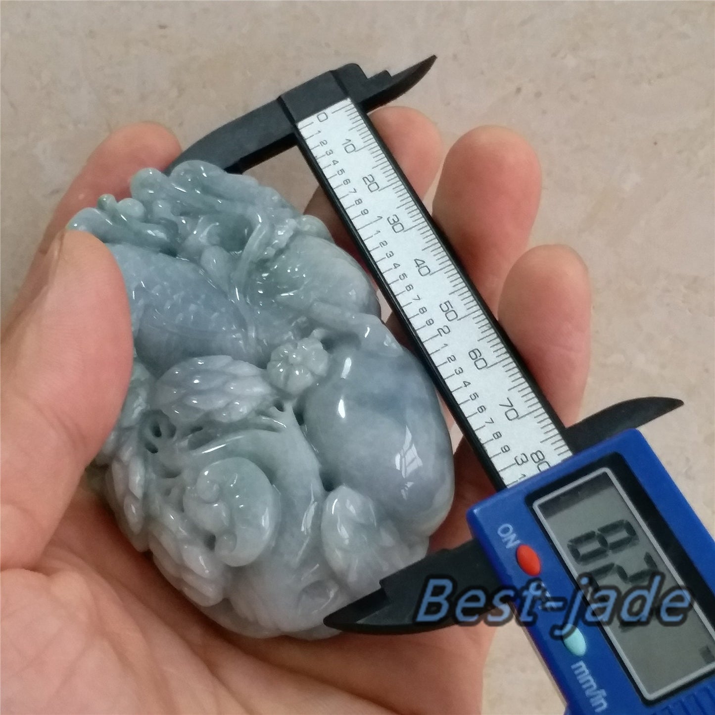 Natural Dragon Hand held Massage Jadeite Hand craved Natural Burma Jade BEADS Anhänger Gemstone Hanging A stone