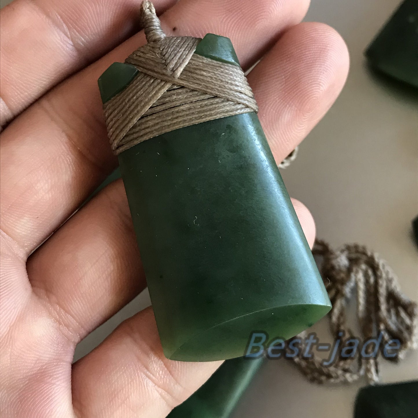 Natürlicher grüner Nephrit Axt Anhänger NEUSEELAND Jade Beil Maori Stil NZ Nephrit Mattpolieren Pounamu Bc Kanadische Jade Aquaman Halskette