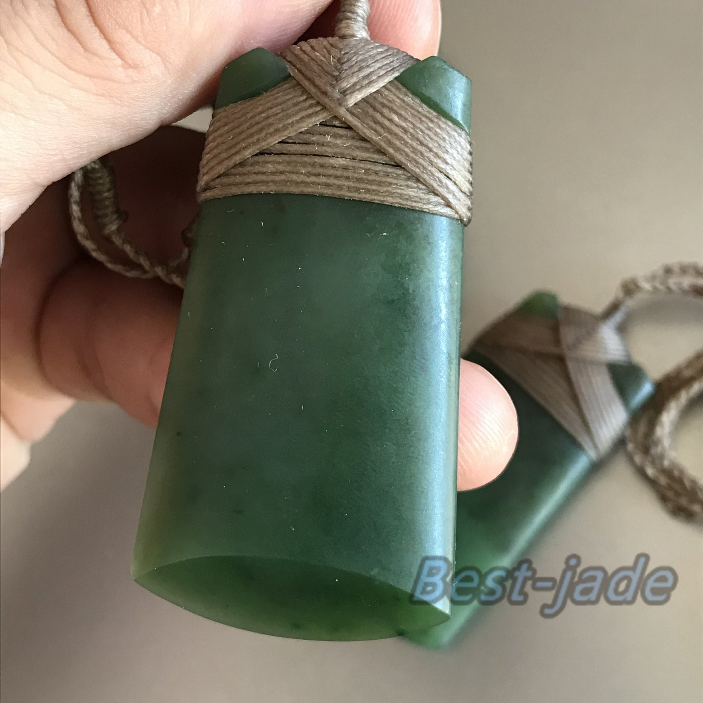 Natürlicher grüner Nephrit Axt Anhänger NEUSEELAND Jade Beil Maori Stil NZ Nephrit Mattpolieren Pounamu Bc Kanadische Jade Aquaman Halskette