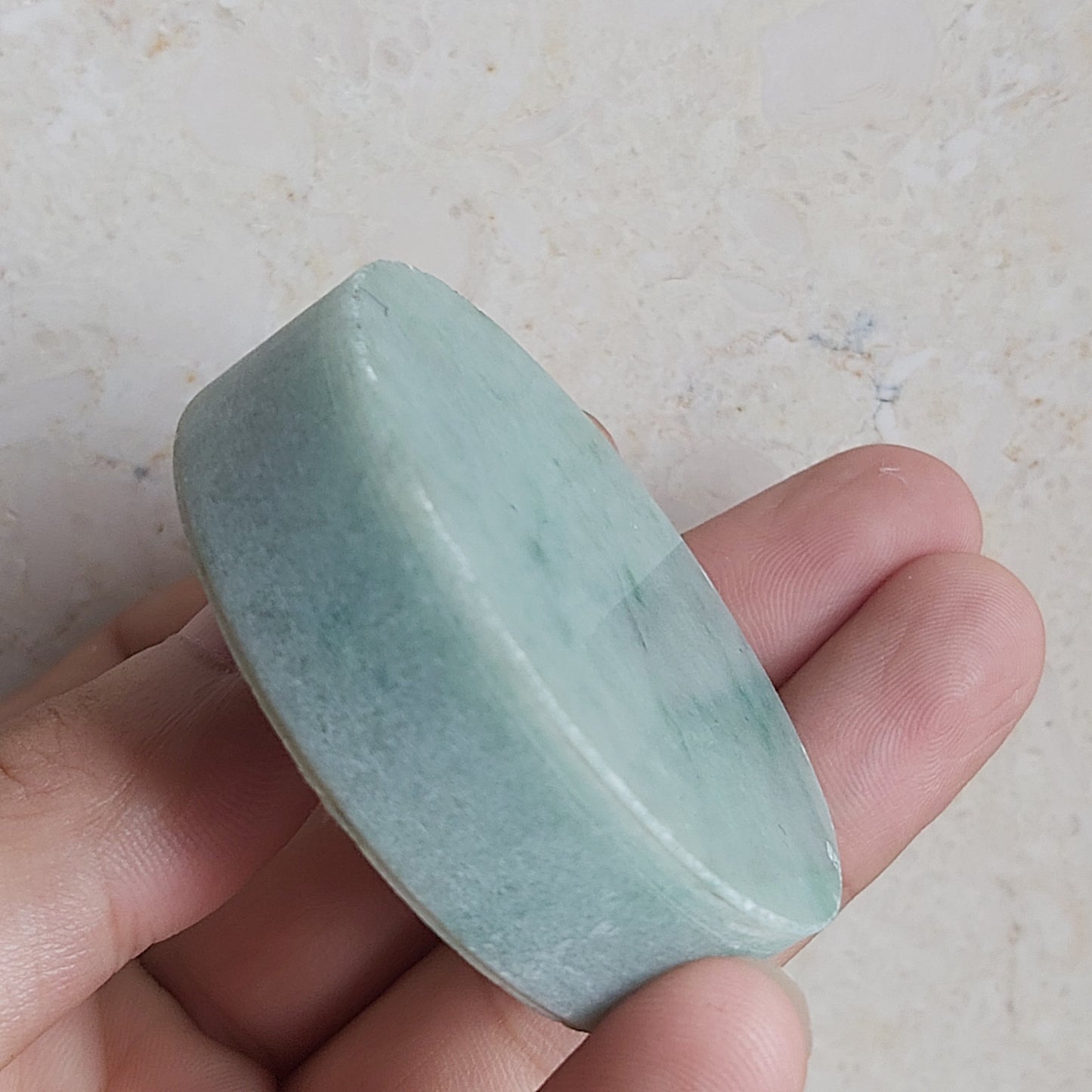 117 g durchscheinende runde raue Platte, ICE SNOWY, natürlicher Jadeit, Rohstein, burmesischer Jade-Vorformling der Güteklasse A, Burma-Jade, grüne Jade, Eis-Jadeit