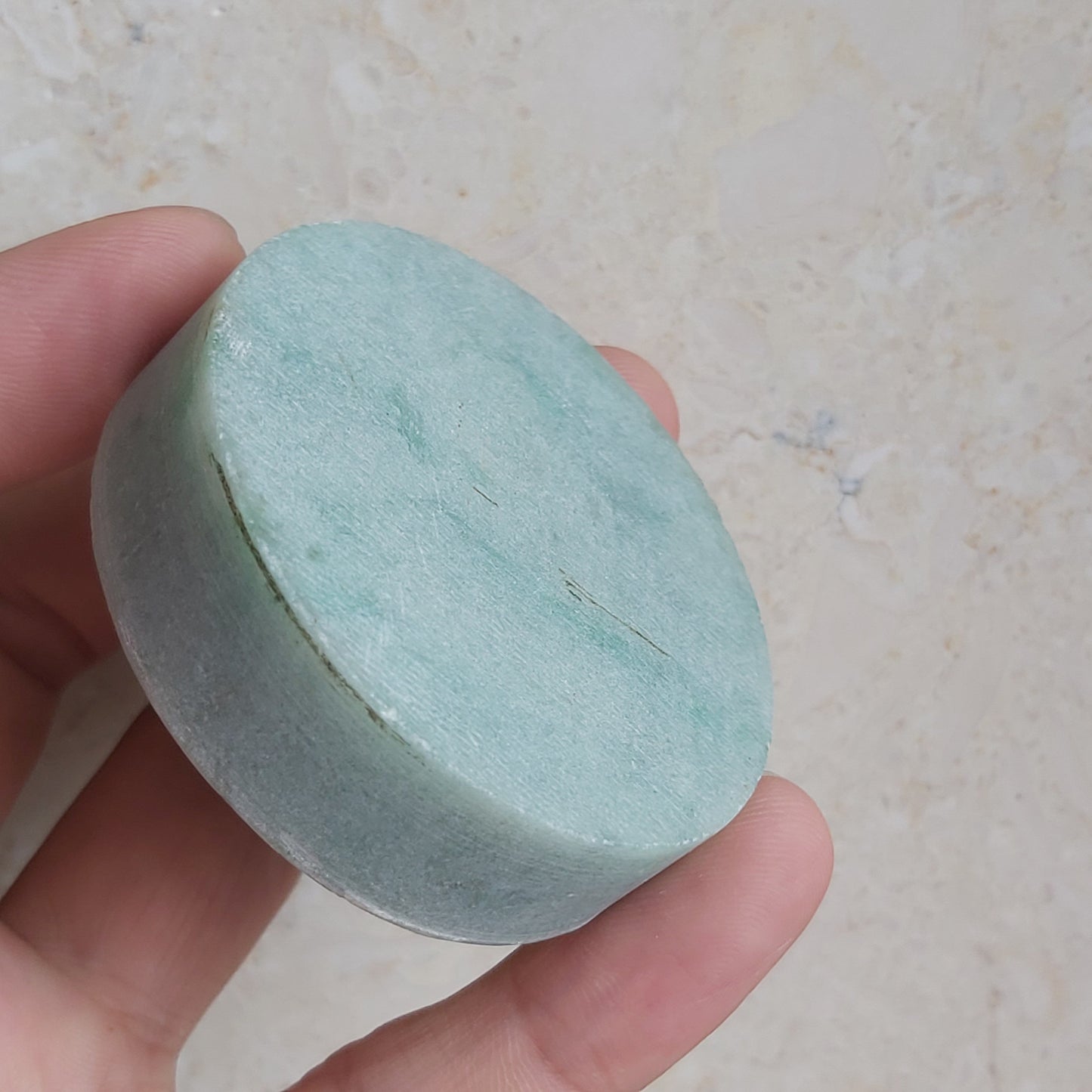 117 g durchscheinende runde raue Platte, ICE SNOWY, natürlicher Jadeit, Rohstein, burmesischer Jade-Vorformling der Güteklasse A, Burma-Jade, grüne Jade, Eis-Jadeit