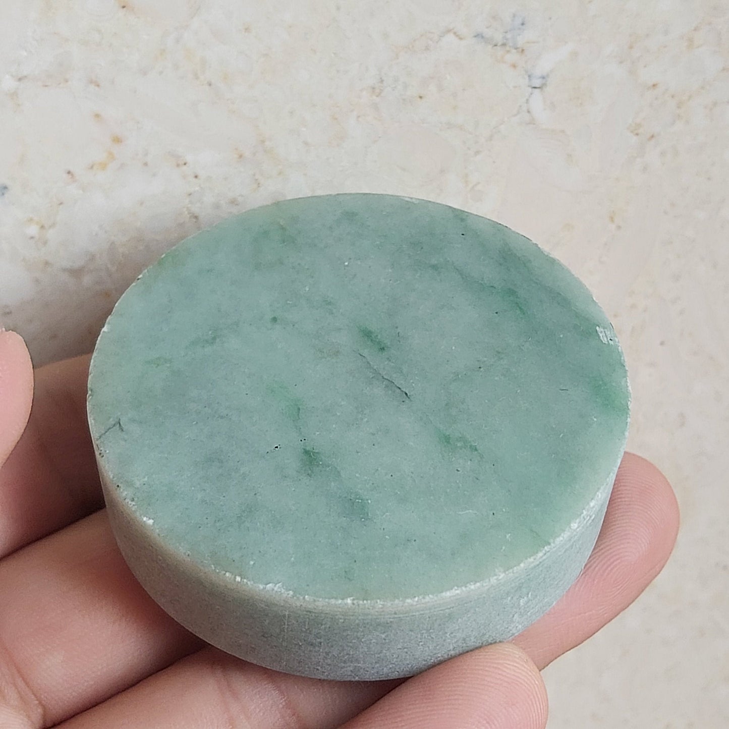 117 g durchscheinende runde raue Platte, ICE SNOWY, natürlicher Jadeit, Rohstein, burmesischer Jade-Vorformling der Güteklasse A, Burma-Jade, grüne Jade, Eis-Jadeit