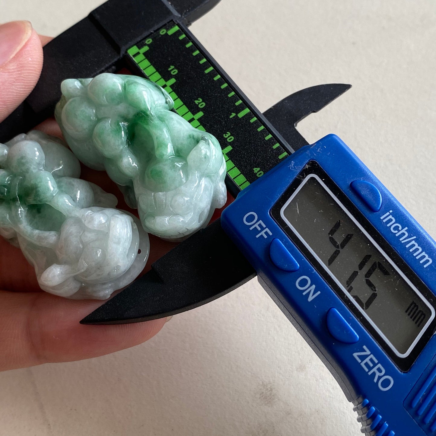 1Pair Vintage Pixiu Grade A Jadeite Natural Green Burma jade pendant BEADS jadeit Ruyi Type A stone 天然辣色翡翠A货 貔貅 10196