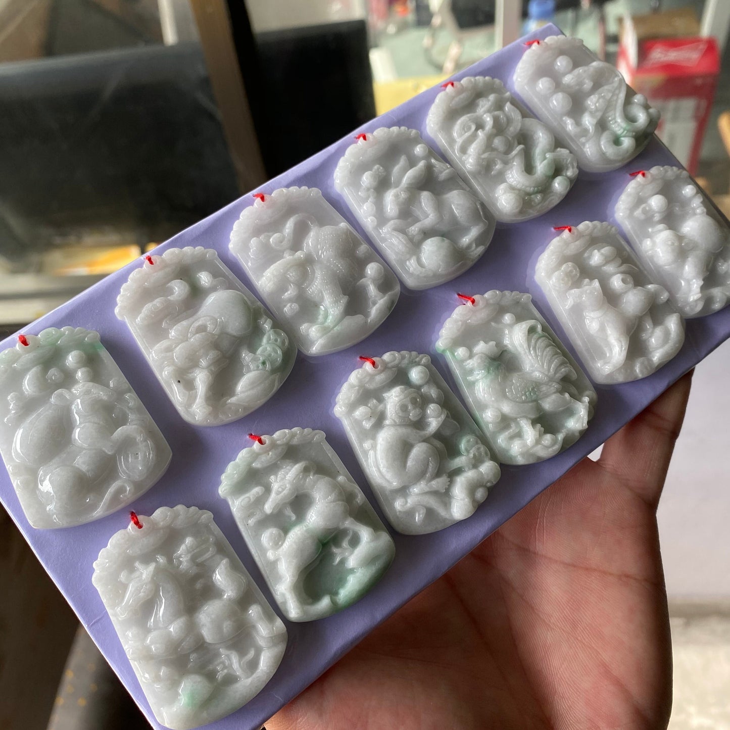 1 Stück natürliche Burma Jade chinesische Zwölf Sternzeichen grün handgemachte natürliche Grade A Jadeit Anhänger Halskette Drache OX RAT Pferd Hahn Tiger Ziege