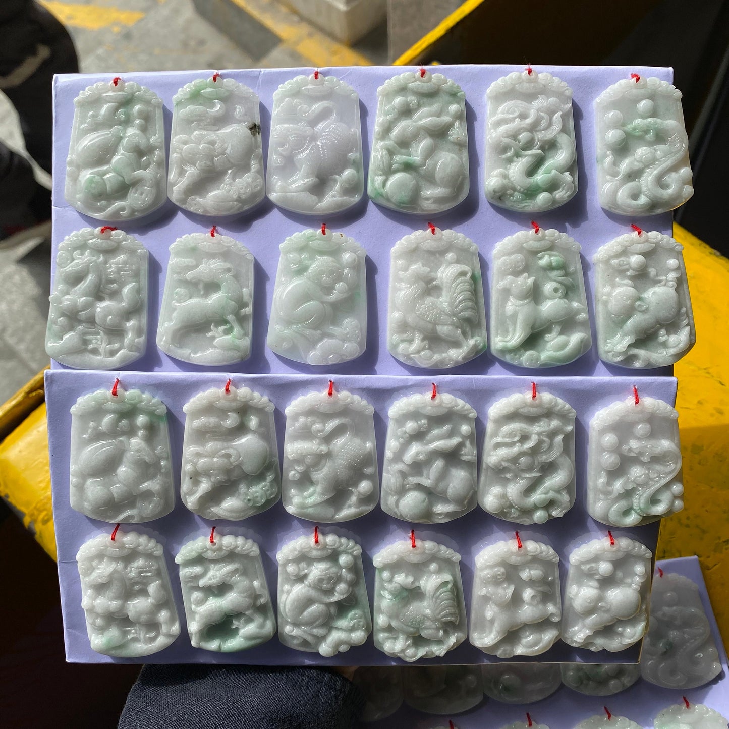 1 Stück natürliche Burma Jade chinesische Zwölf Sternzeichen grün handgemachte natürliche Grade A Jadeit Anhänger Halskette Drache OX RAT Pferd Hahn Tiger Ziege
