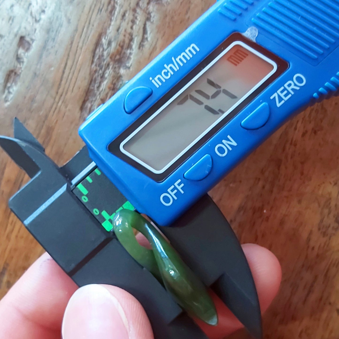 Natürlicher grüner Nephrit Jade kleiner Anhänger NEUSEELAND Maori Stil Greenstone Pounamu kanadische Jade Baby Kind Mädchen Junge Kind Halskette Geschenk