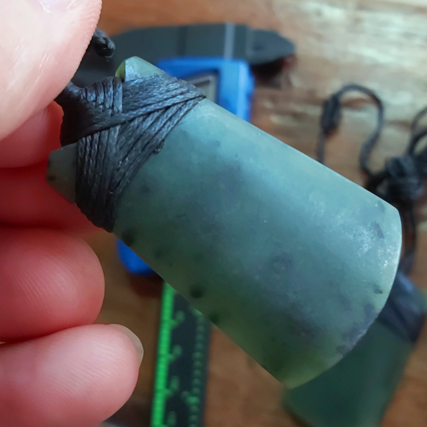 Natürlicher grüner Axt-Anhänger NEUSEELAND-Jade Maori-Stil NZ Nephrit weiblicher Greenstone Pounamu schwarzes Seil kanadischer Jaspis Aquaman-Halskette