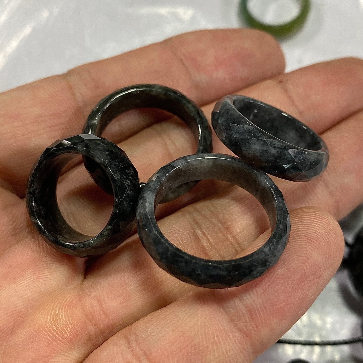 US-Größe 5-10 Jadeit Diamantschliff Multi Facet Ring Natürlicher Jadeit der Güteklasse A Burma Jade schwarzer Jadeit Edelstein Myanmar Jadeit Schmuck Geschenk