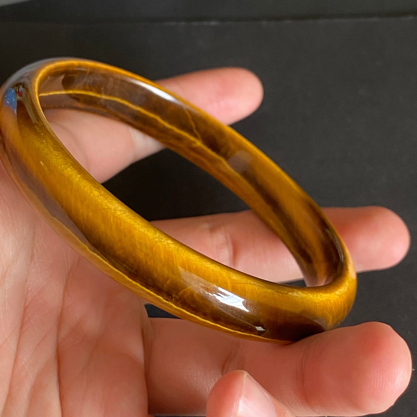 76mm Großhandel natürliches Tigerauge rundes Armband schöne Schnitzerei Ein Jade-Armreif gelbe Tigerauge-Halskette f. Armreif