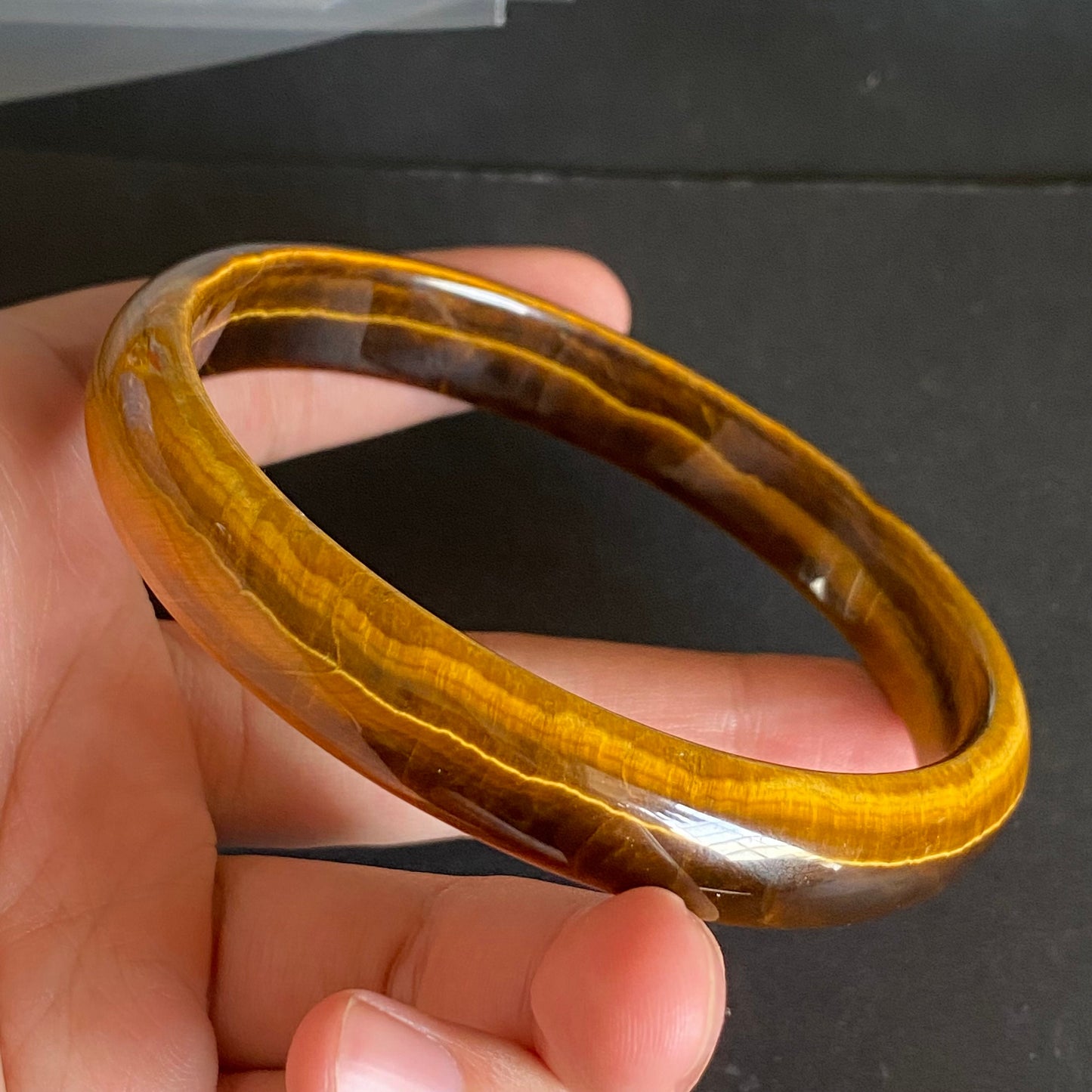 76mm Großhandel natürliches Tigerauge rundes Armband schöne Schnitzerei Ein Jade-Armreif gelbe Tigerauge-Halskette f. Armreif