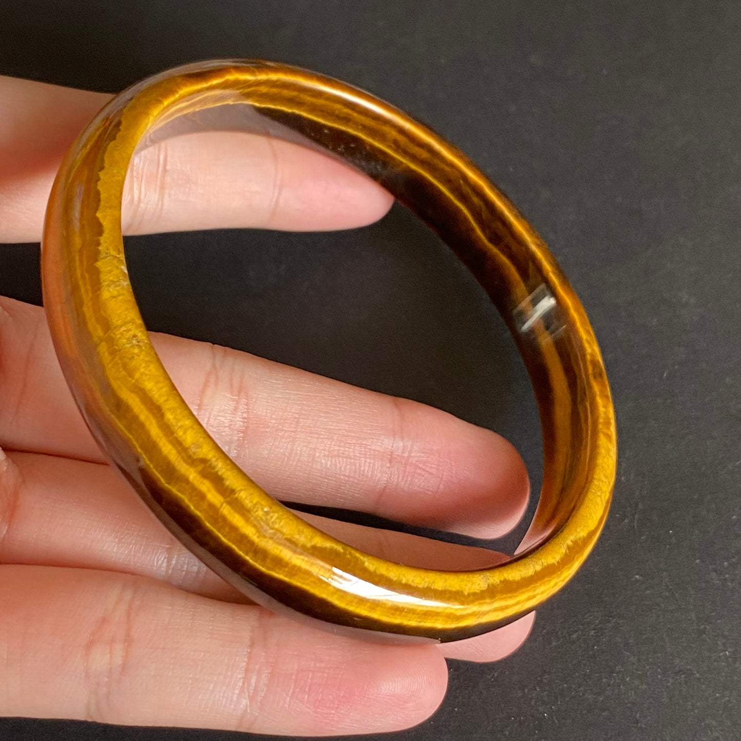 76mm Großhandel natürliches Tigerauge rundes Armband schöne Schnitzerei Ein Jade-Armreif gelbe Tigerauge-Halskette f. Armreif