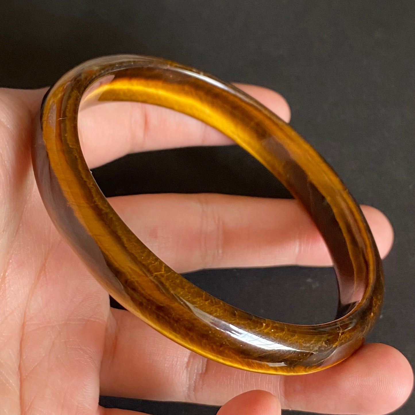 76mm Großhandel natürliches Tigerauge rundes Armband schöne Schnitzerei Ein Jade-Armreif gelbe Tigerauge-Halskette f. Armreif