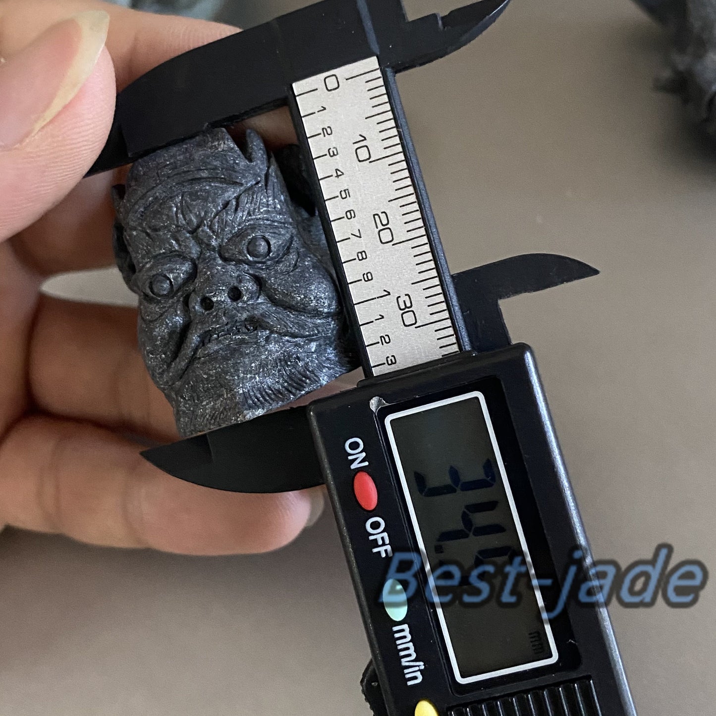 3D 钟馗 Bandring aus natürlicher schwarzer Jade der Güteklasse A. Handgeschnitztes Burma-Jadeit-Tier, rauer Stein, Mann-Schmuckgeschenk