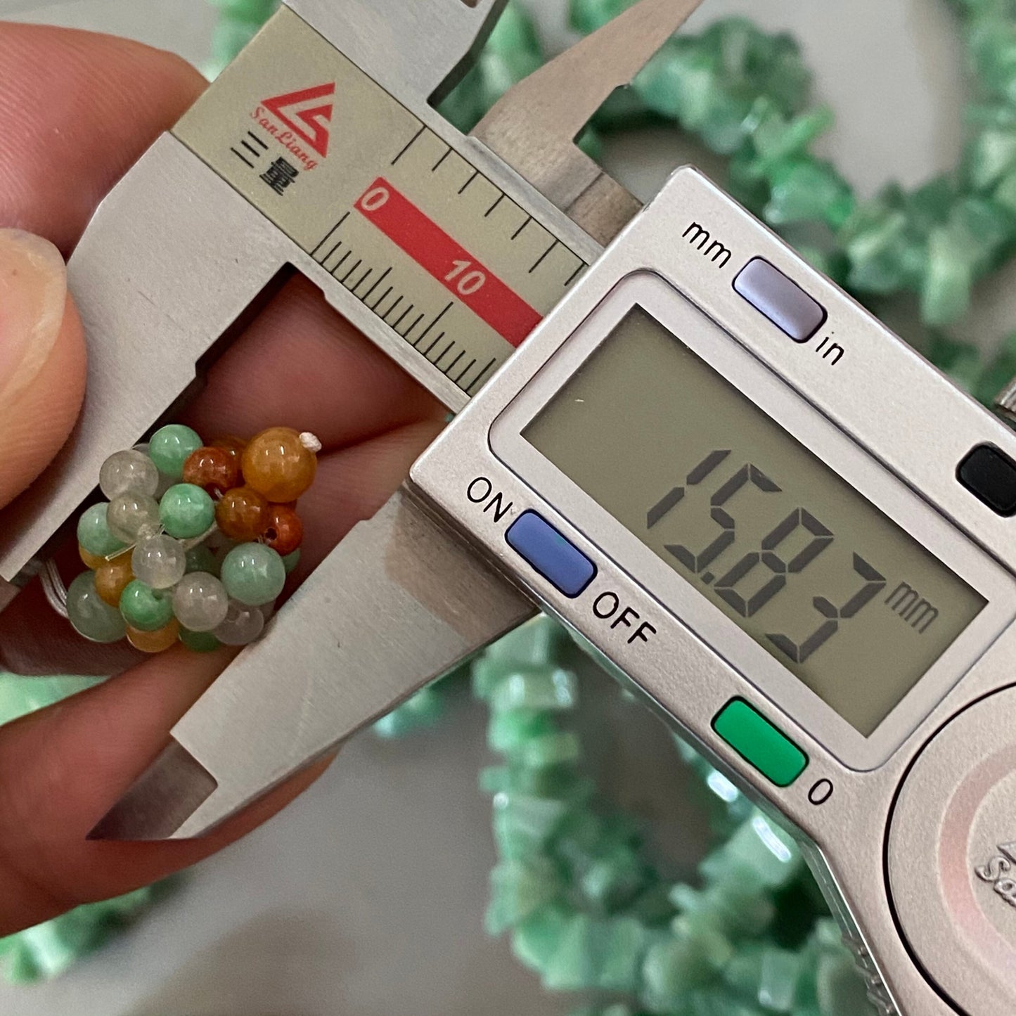 Wunderschöne Kugelform, Güteklasse A Jadeit, natürliche ICE-grüne Burma-Jadeperle, Damenanhänger, Schmuckhalskette, Stein vom Typ A mit Splitterkette aus 925er Silber