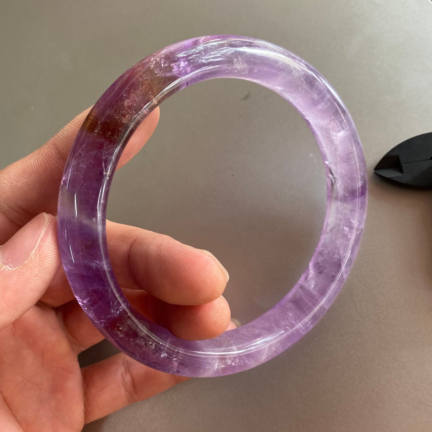 Riesige Größe, 78,6 mm, natürlicher Amethyst, runder Armreif, Amethyst-Armband, durchscheinende lila Quarz-Lavendel-Kristallkette, ein Jadestein-Geschenk