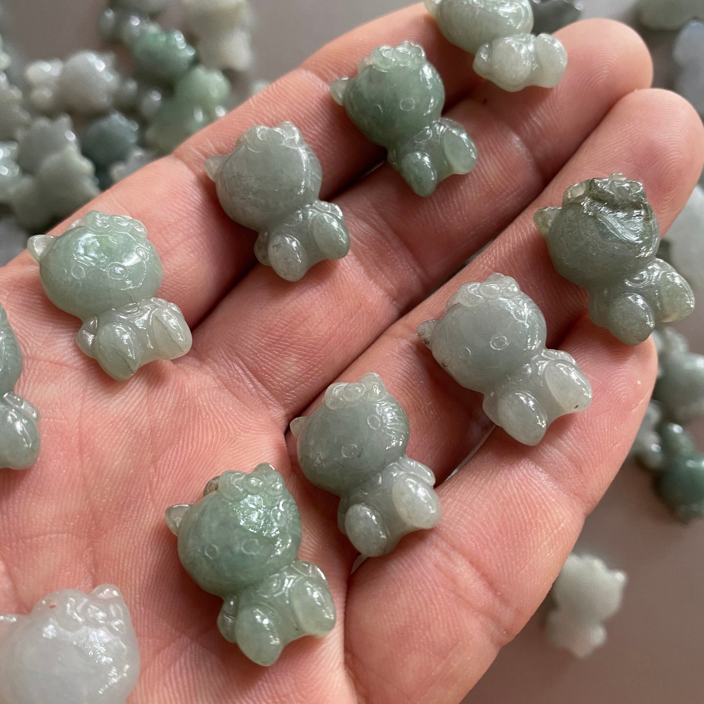 Naturgrüner Jade-Hallo-süßer Kitty-Cat-Anhänger der Güteklasse A. Natürlicher grauer Jade-ICE-Burma-Jadeit-Cartoon-Perlen-Ohrring-Tropfen-Geschenk-Anhänger