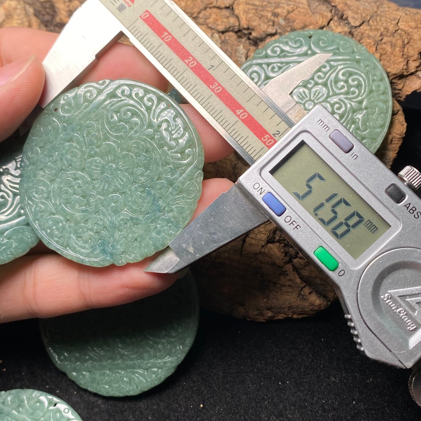 Vintage Fledermaus 福 Jadeit-Anhänger der Güteklasse A Natürliche grüne Burma-Jade Güteklasse A Jade ICE Jadeit handgeschnitzte Myanmar-Stein-Hängekette Perlen