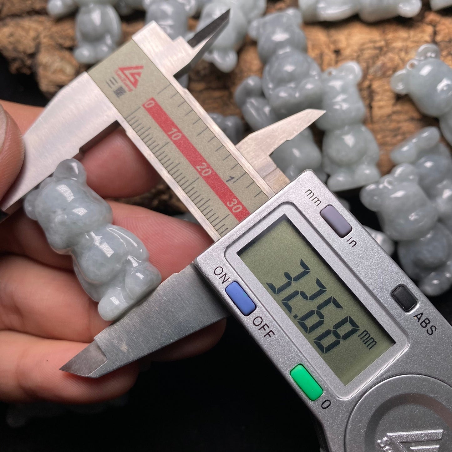 Süßer Bär Anhänger Natur Grün Grade A Jade Burma Jadeit 3D Cartoon Ohrringe Perle handgeschnitzt Myanmar Jade Anhänger Halskette Jade Geschenk