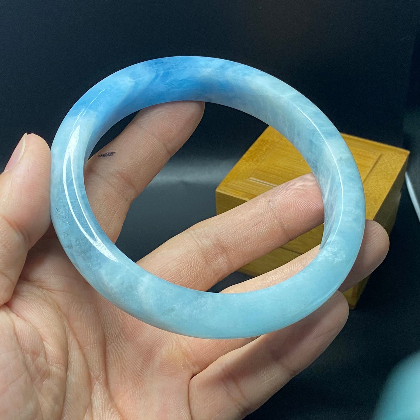 Riesiger 76,8 mm natürlicher massiver Aquamarin-Armreif, blauer Quarzkristall-Edelstein, rundes Armband, Braut-Brautjunfer-Geschenke, Hochzeitsgeschenke, Schmuck-Jade