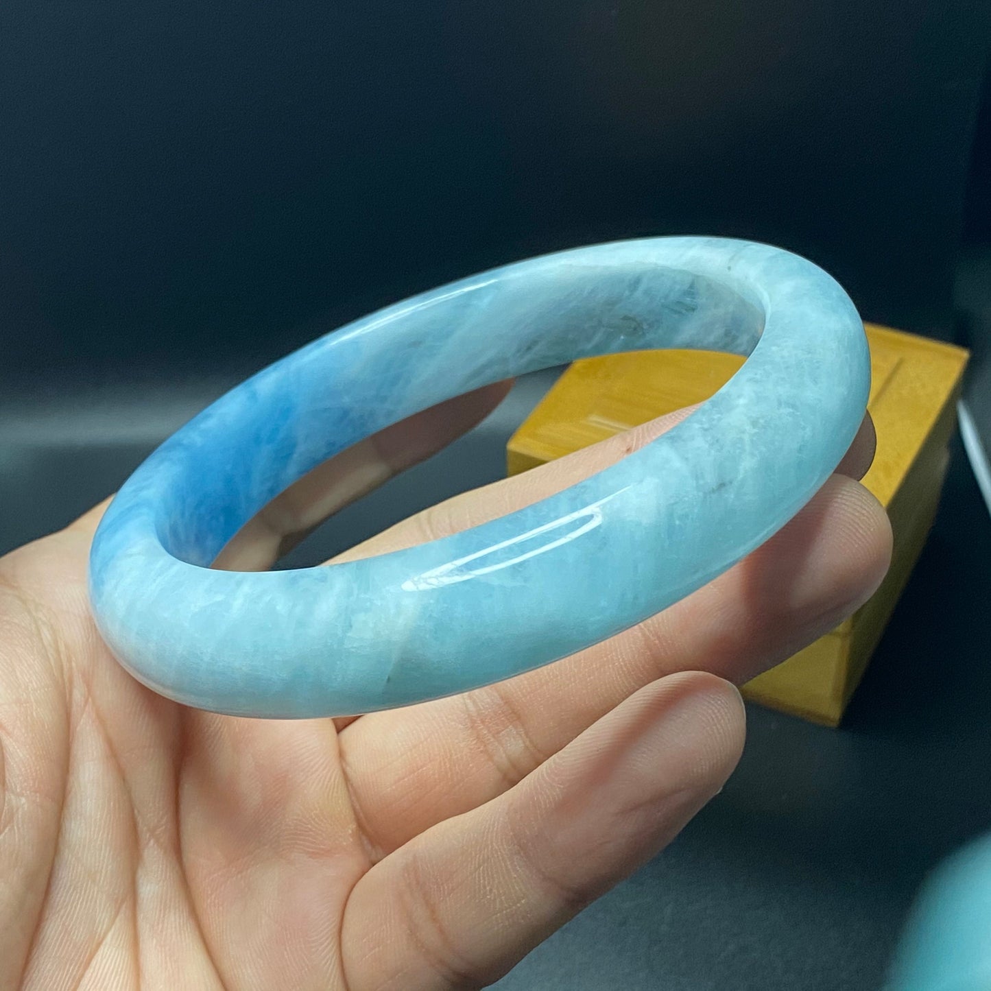 Riesiger 76,8 mm natürlicher massiver Aquamarin-Armreif, blauer Quarzkristall-Edelstein, rundes Armband, Braut-Brautjunfer-Geschenke, Hochzeitsgeschenke, Schmuck-Jade