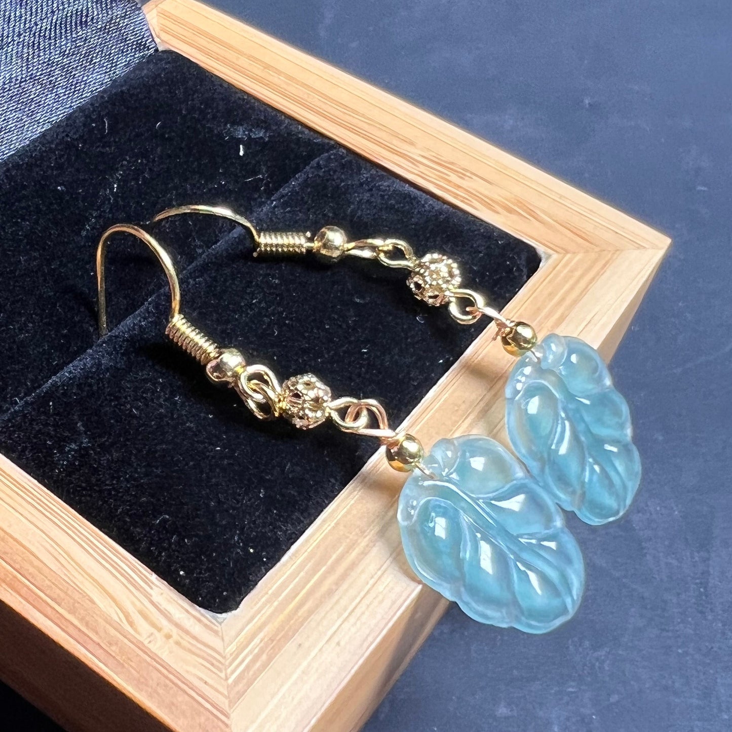 Natürlicher Jadeit, transparente Blatt-Ohrhänger aus Jade mit vergoldeter Öse, Burma-Jade, Güteklasse A, Jade-Ohrring, Jadeperlen, Schmuck, Geschenk für Sie