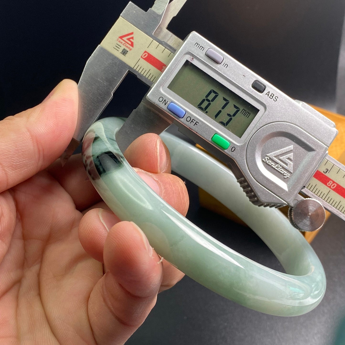 Riesiger 79,5-mm-Jade-Grade-A-Naturgrüner, großer runder Armreif aus Burma-Jadeit-Damenarmband, Typ-A-Stein, kleiner Hand-Frauen-Armreif