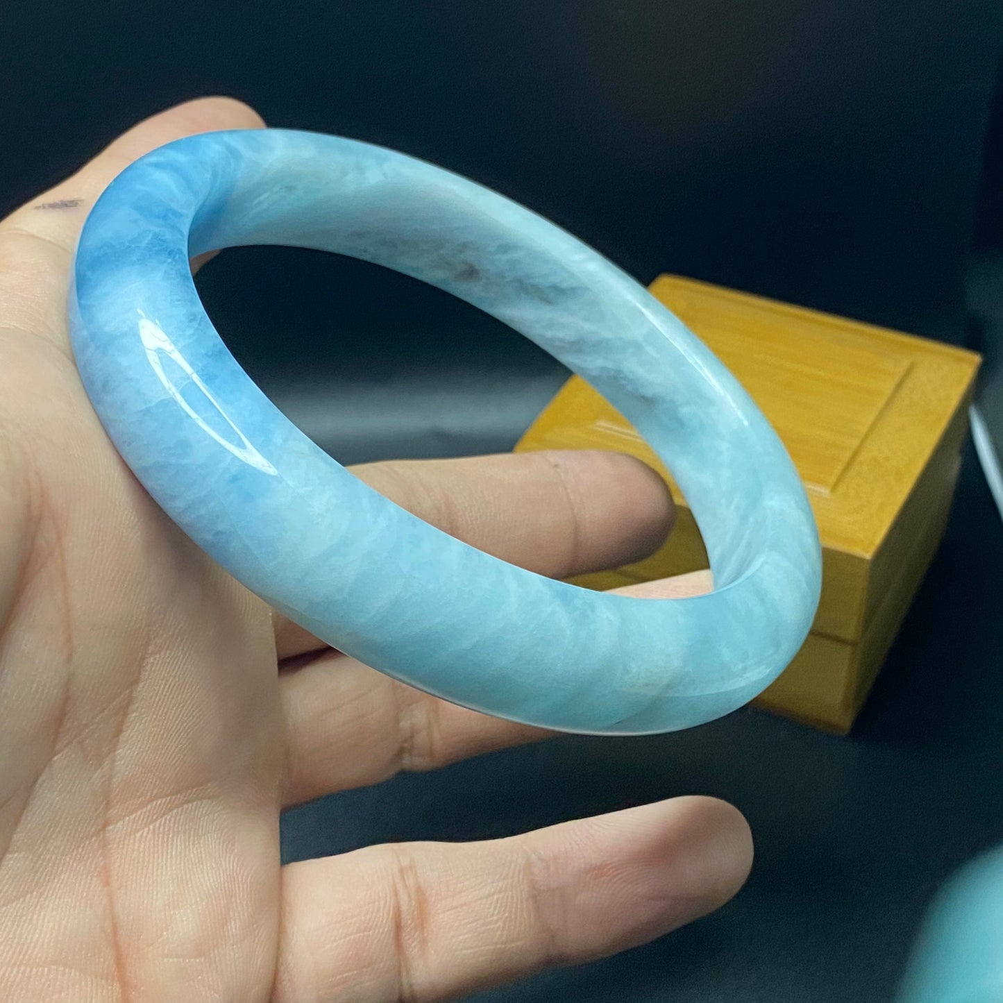 Riesiger 76,8 mm natürlicher massiver Aquamarin-Armreif, blauer Quarzkristall-Edelstein, rundes Armband, Braut-Brautjunfer-Geschenke, Hochzeitsgeschenke, Schmuck-Jade
