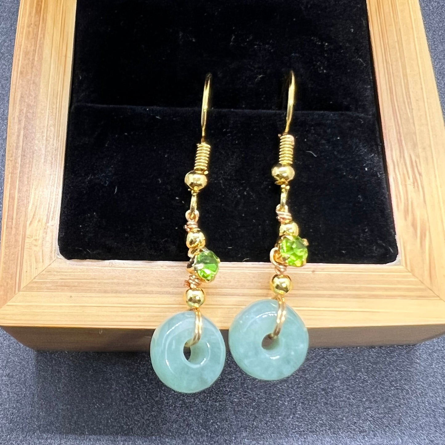 Natürliche Jadeit Donut Ohrhänger Jade Ohrringe mit vergoldeter Öse Burma Jade Grade A Jade Earbob Jade lose Perlen Schmuck Geschenk für Sie